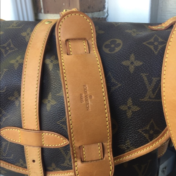 Sold Authentic Louis Vuitton Monogram Canvas Samur - Picture 2 of 8